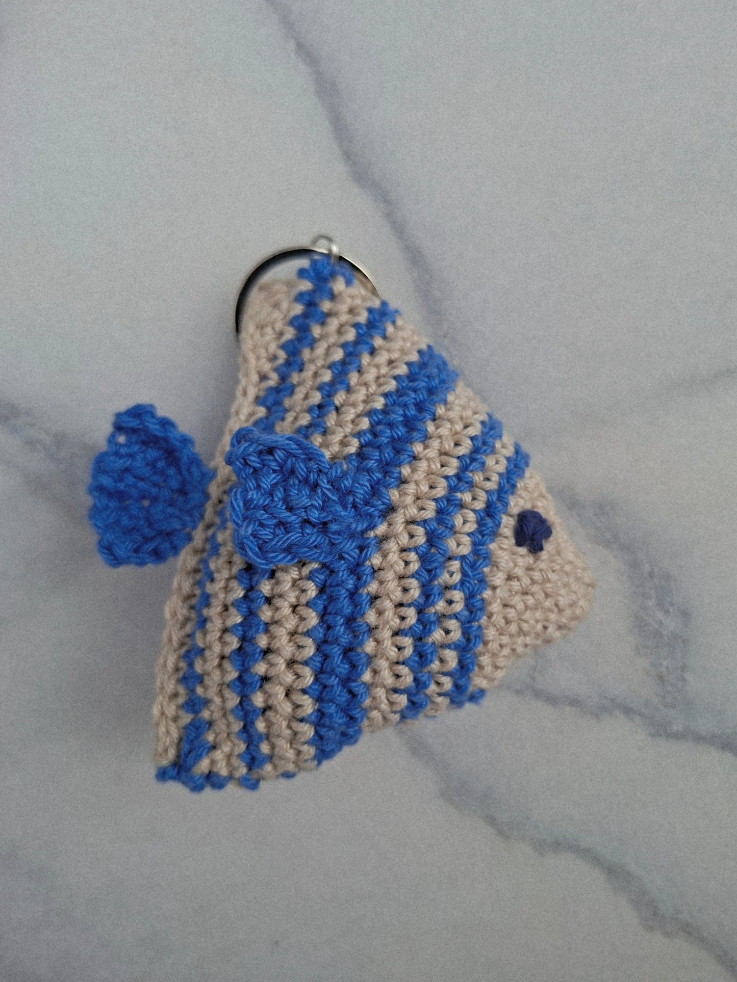 Bag charm ´visje´ - blauw+beige